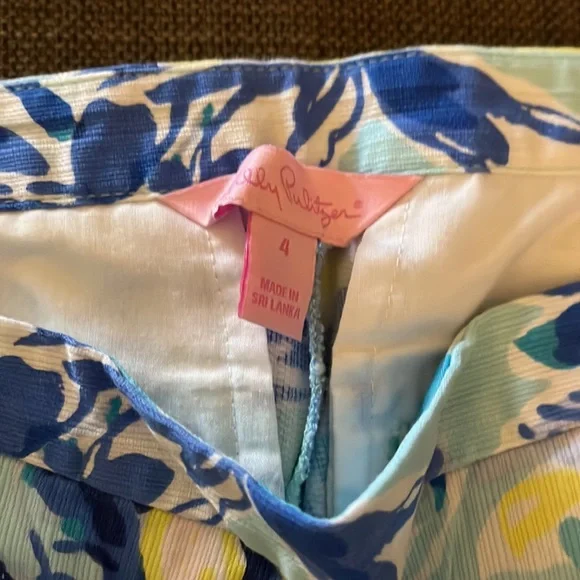 Lilly Pulitzer Blue and Yellow Patterned Women Shorts - Picture 3 of 3